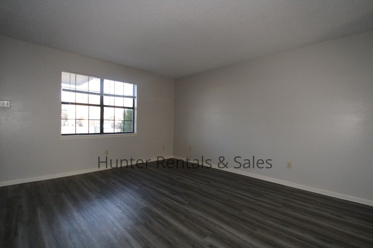 3802 Charolais Dr Apt C - Photo 3 of 20