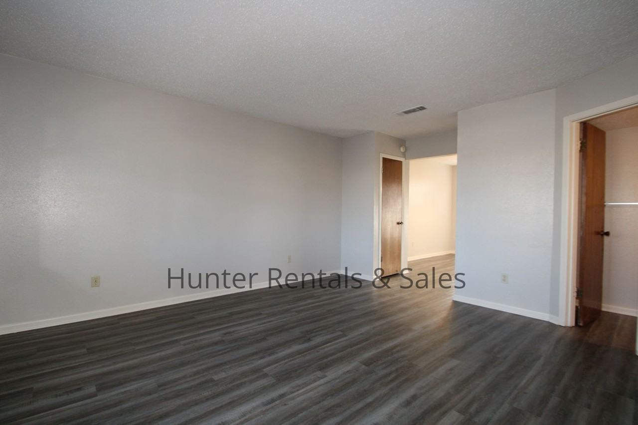 3802 Charolais Dr Apt C - Photo 4 of 20