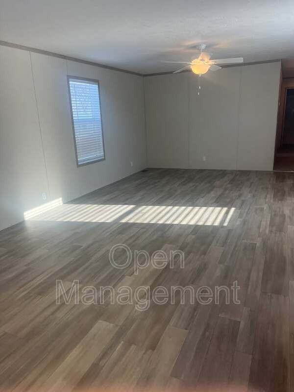 825 1st Ave E - Photo 4 of 14