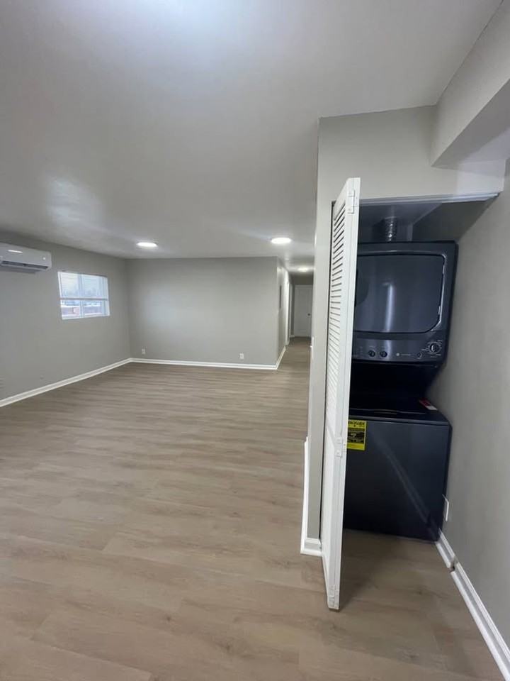 7047 E 10th St - Photo 3 of 37