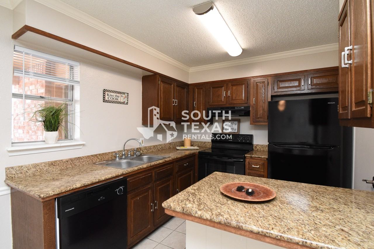 102 Palmwood DrApt H #H - Photo 3 of 10