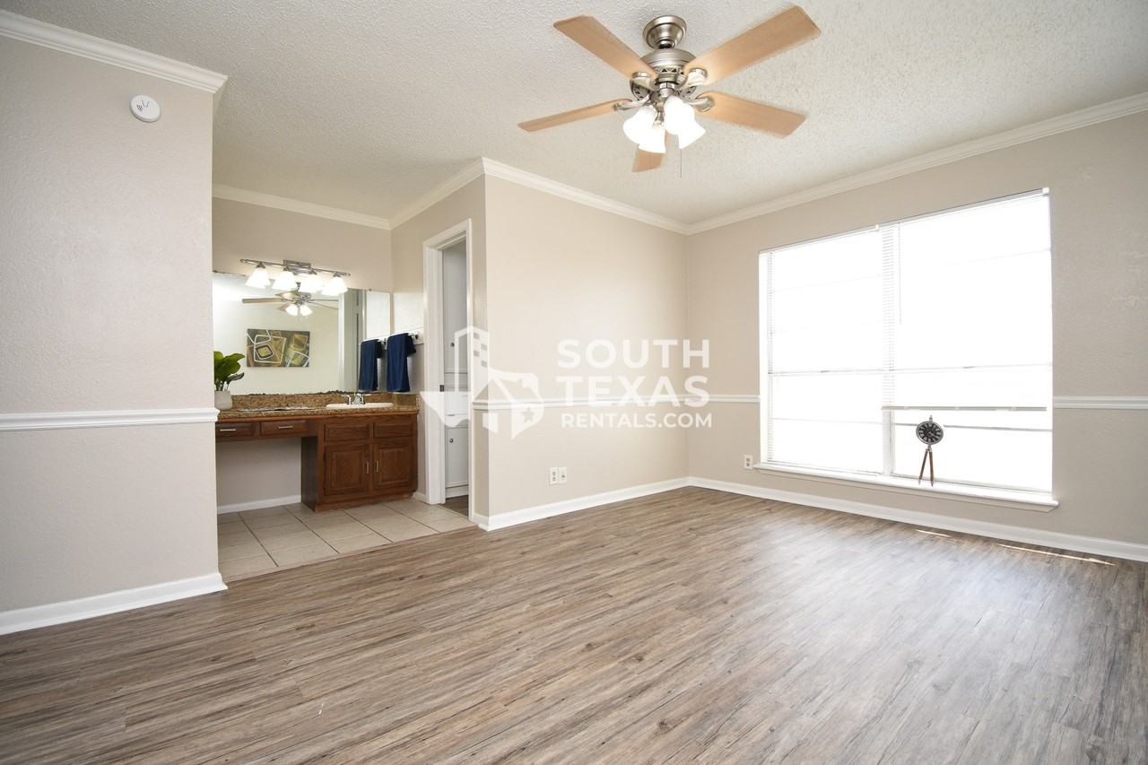 102 Palmwood DrApt H #H - Photo 5 of 10