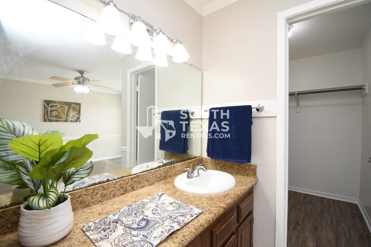 102 Palmwood DrApt H #H - Photo 7 of 10