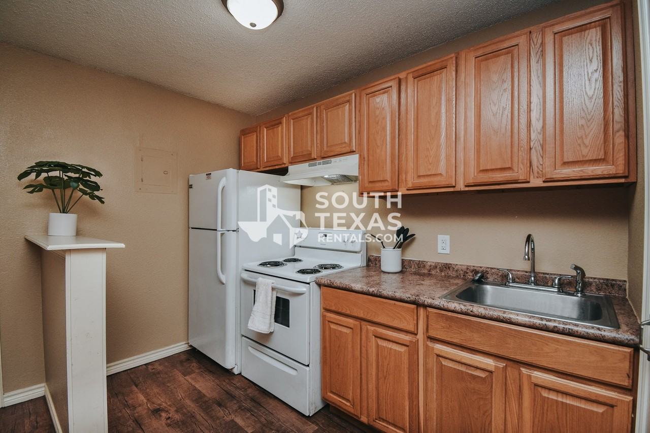 1811 Lawndale AveApt 6 #6 - Photo 3 of 8