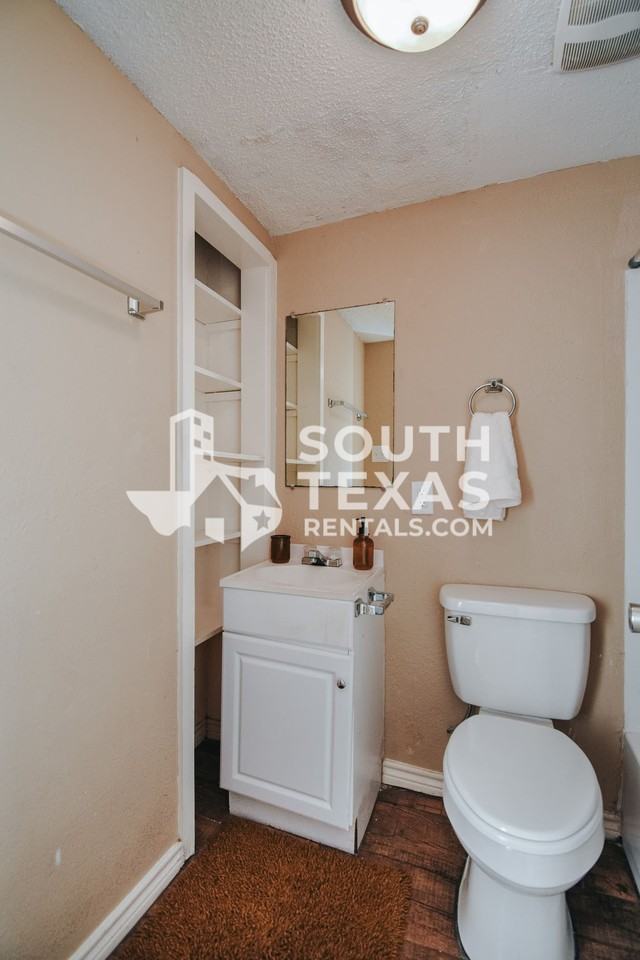 1811 Lawndale AveApt 6 #6 - Photo 6 of 8