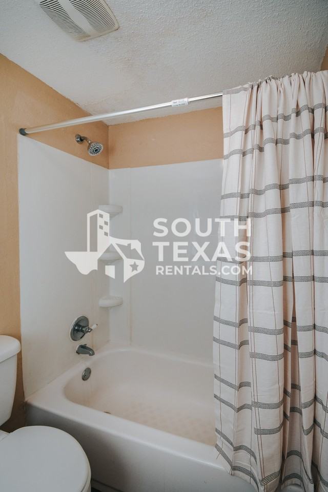 1811 Lawndale AveApt 6 #6 - Photo 7 of 8