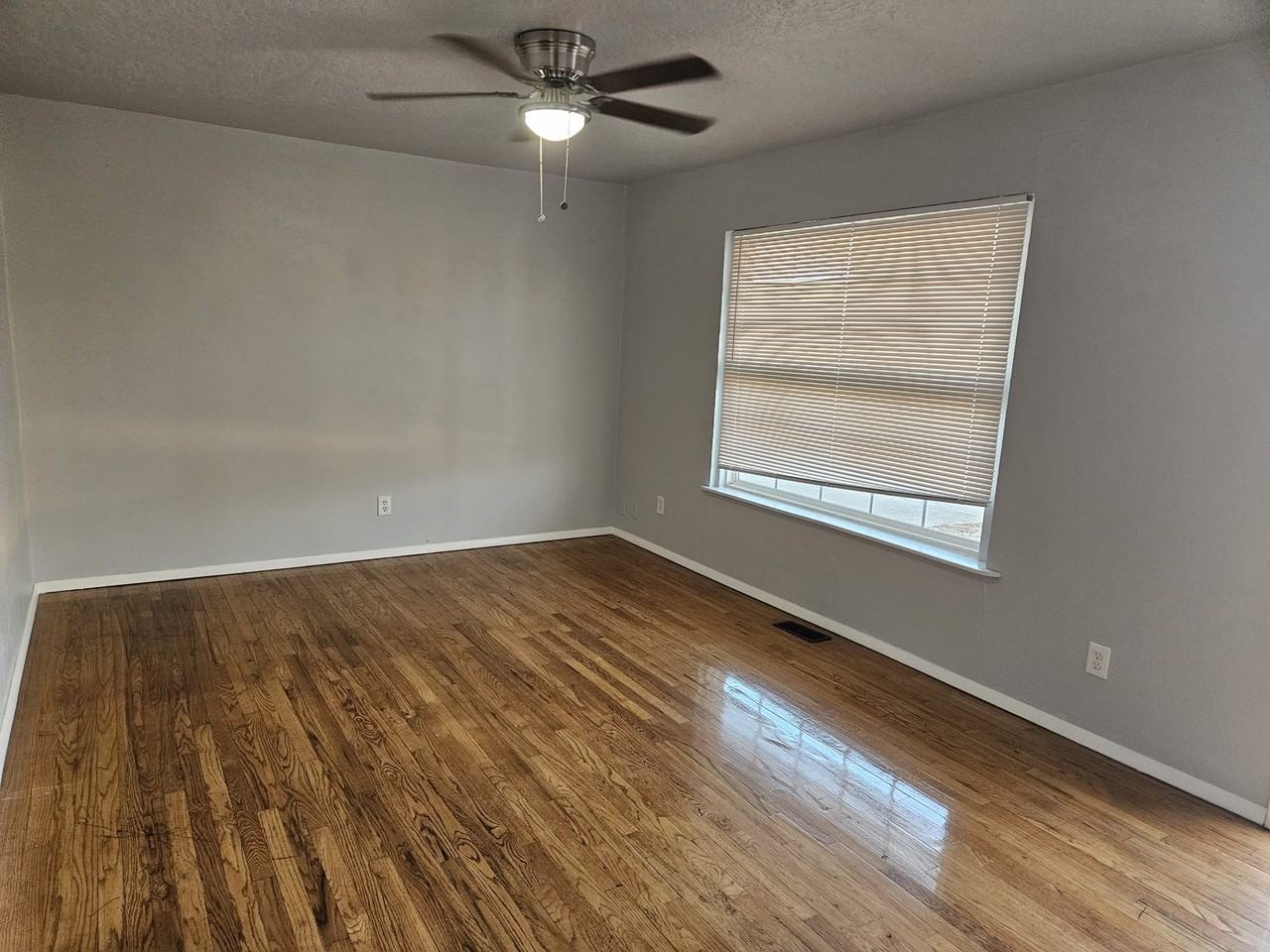 1902 Nw 39th St #1 - Photo 5 of 31