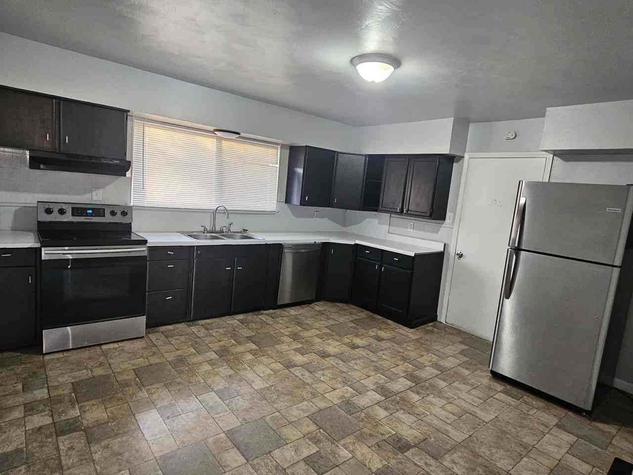 1902 Nw 39th St #1 - Photo 6 of 31