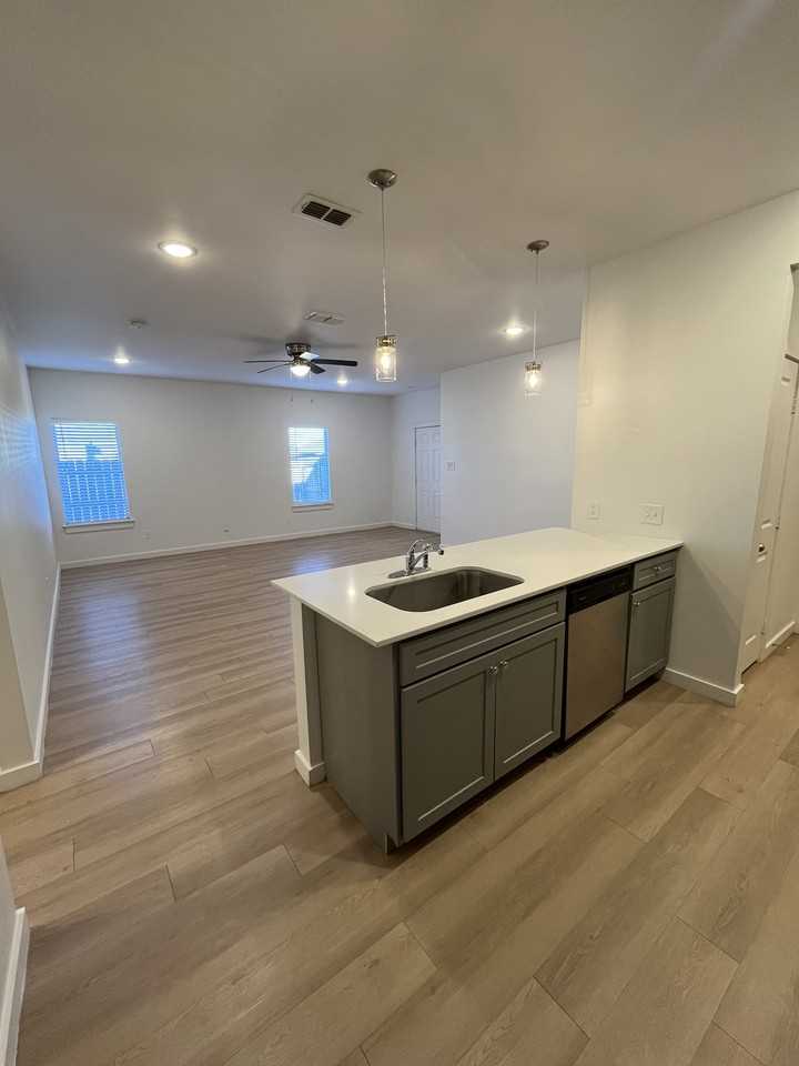 5519 Itasca St #1 - Photo 4 of 13