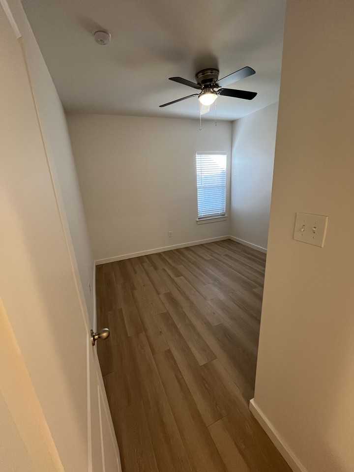 5519 Itasca St #1 - Photo 7 of 13