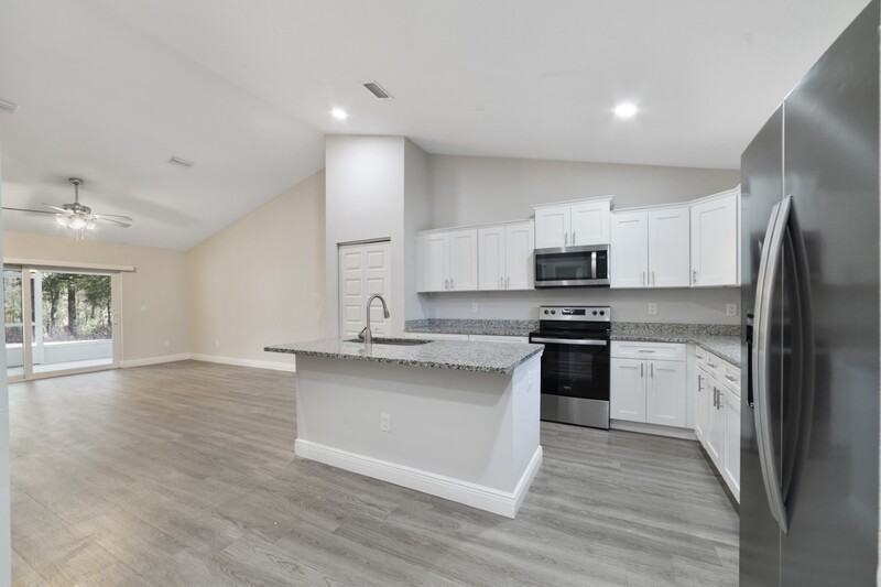 9093 N Peachtree Way - Photo 2 of 10