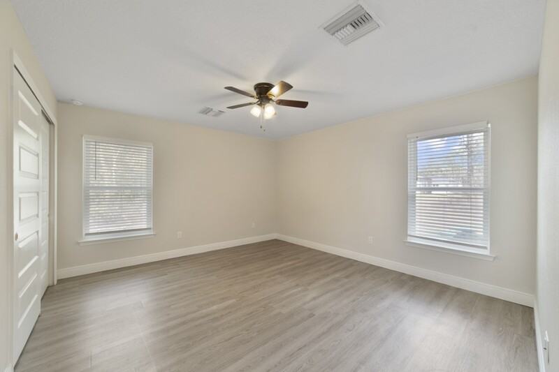 9093 N Peachtree Way - Photo 5 of 10