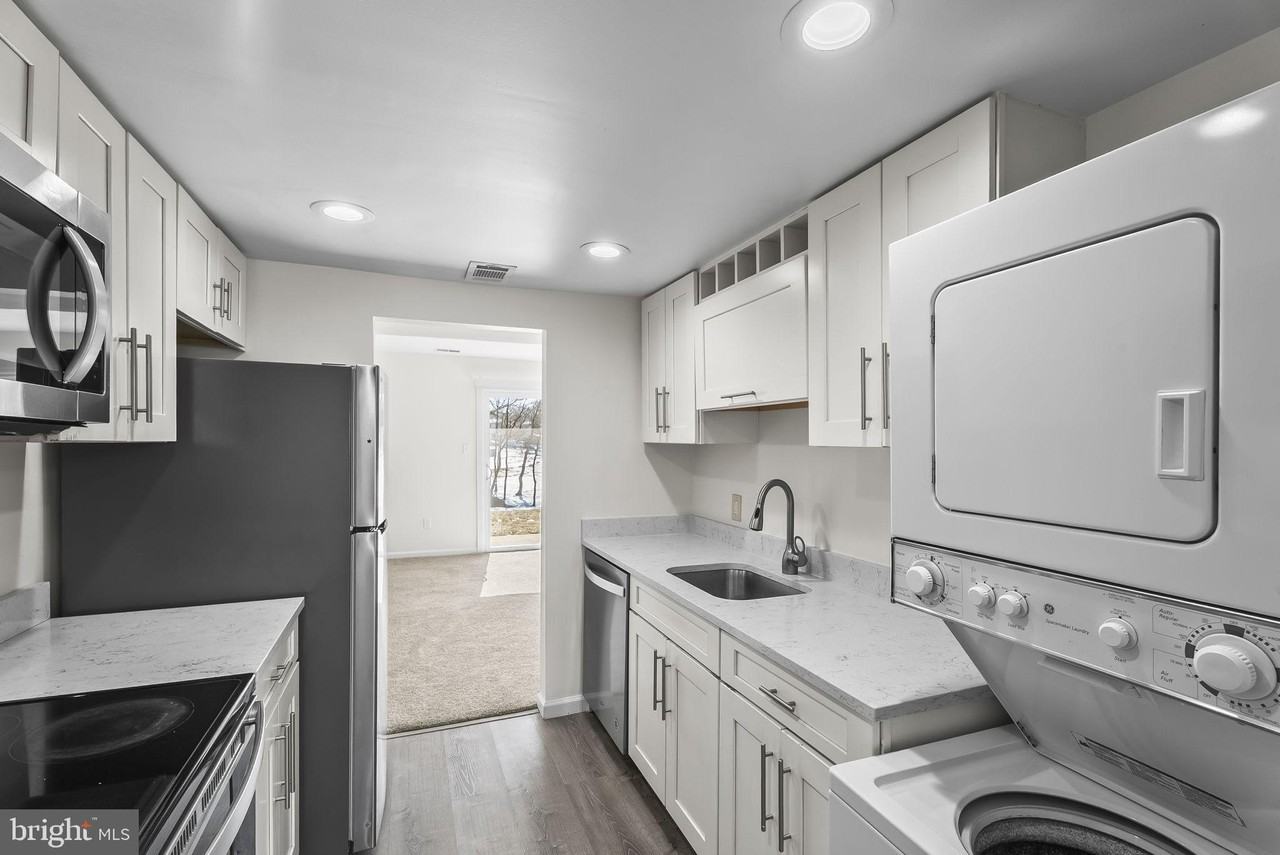 2108 Monaghan Dr - Photo 2 of 33