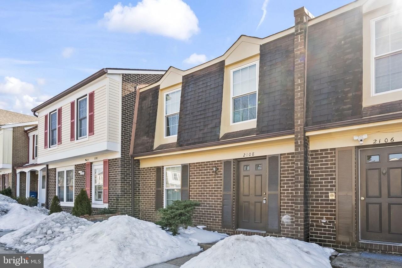 2108 Monaghan Dr - Photo 4 of 33