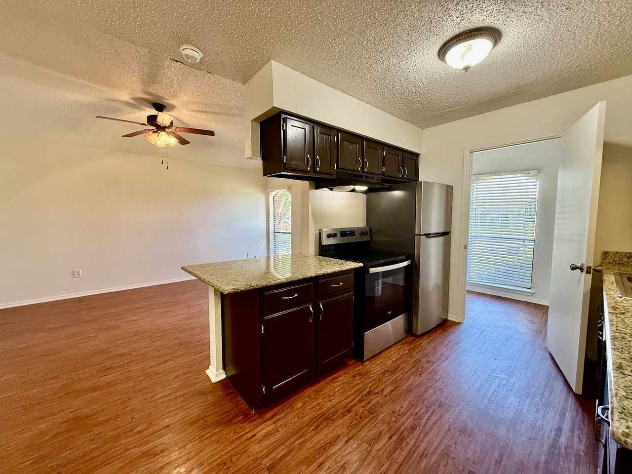 1016 Darnell Ave #B - Photo 3 of 10