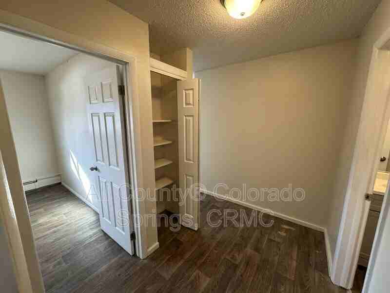2119 Preuss Rd #2B - Photo 6 of 17