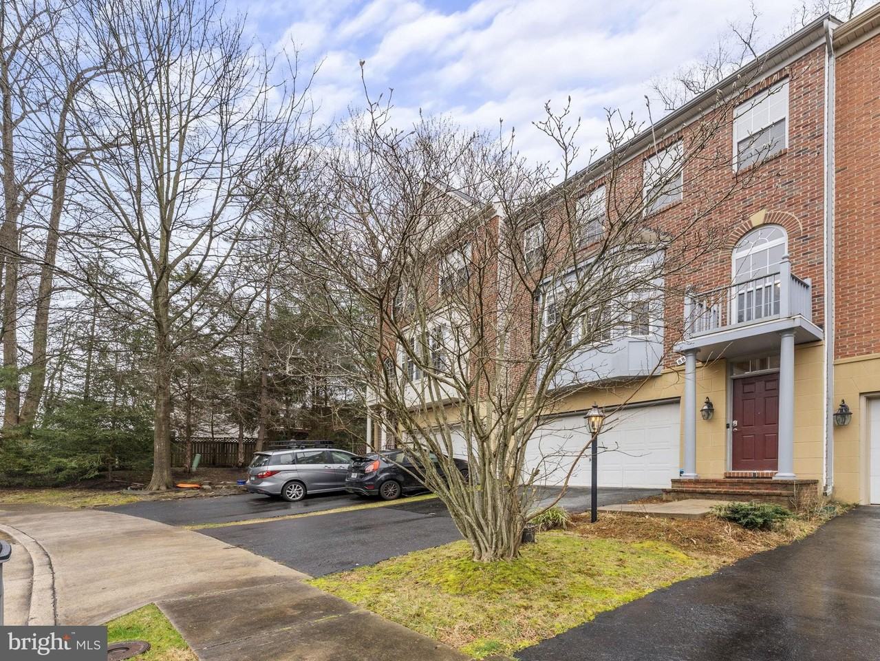 8873 Royal Doulton Ln - Photo 2 of 44