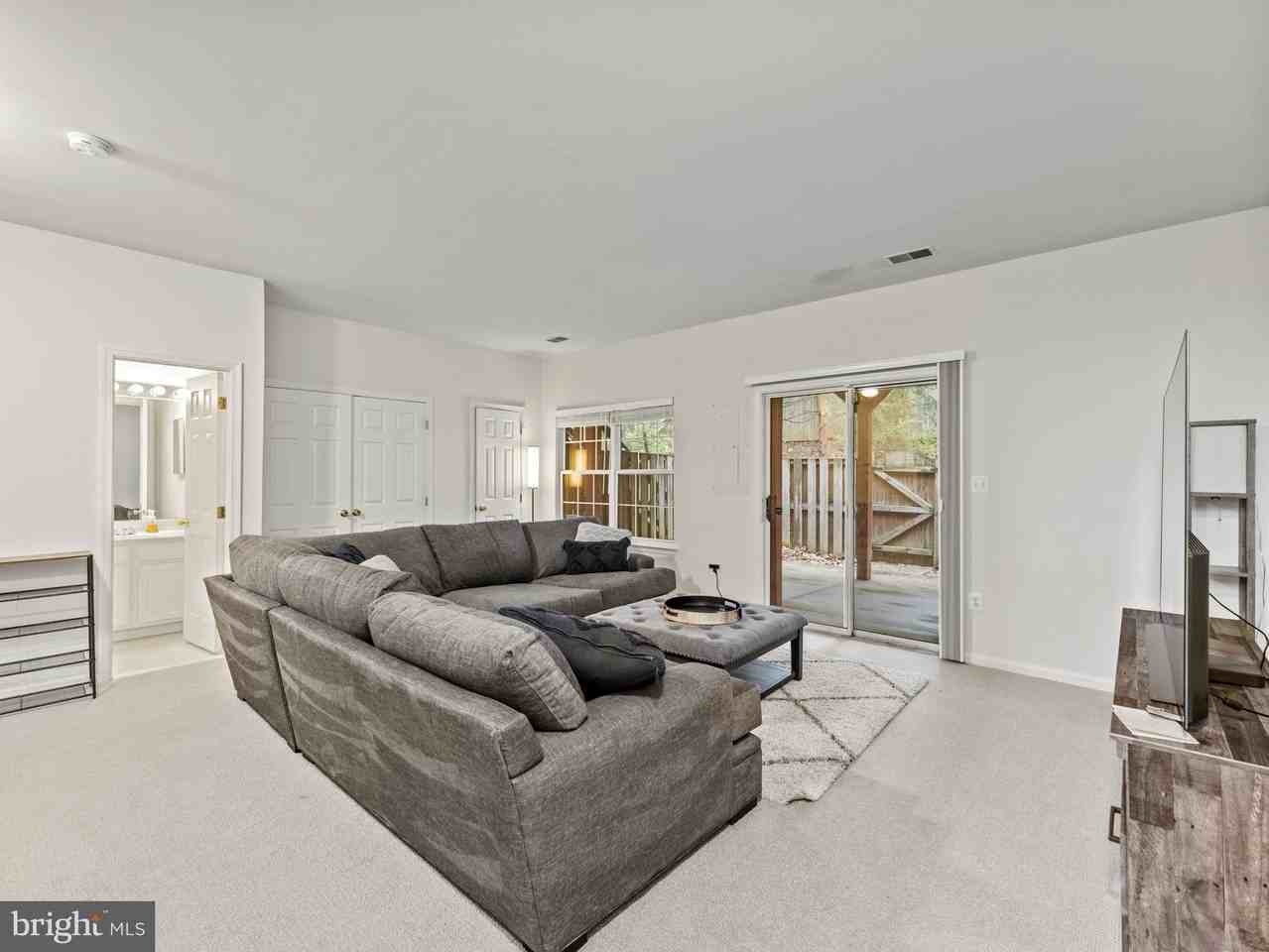 8873 Royal Doulton Ln - Photo 4 of 44