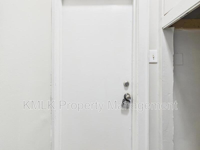 543 Gage St - Photo 5 of 23