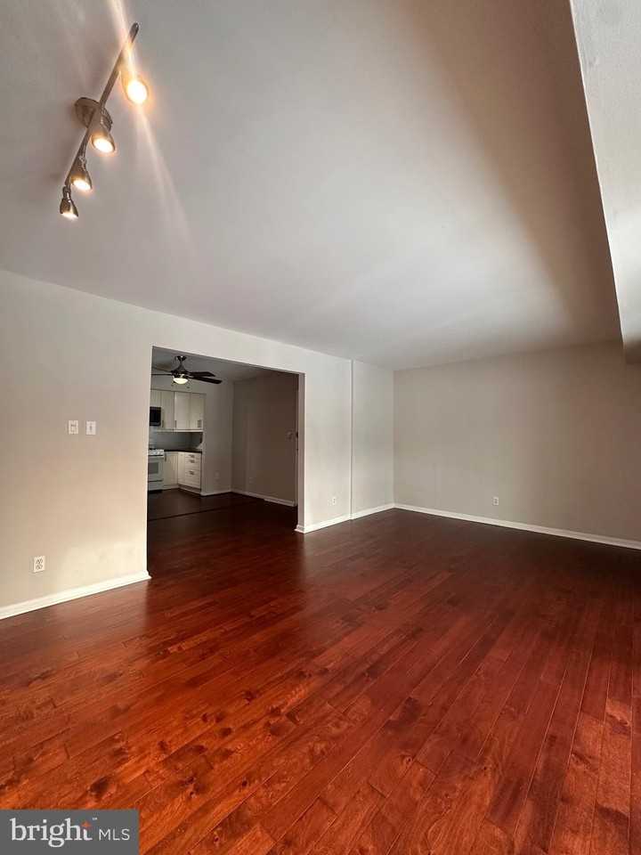 11625 Vantage Hill Rd Unit 22b #22B - Photo 4 of 18