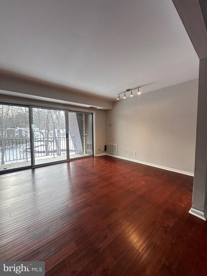 11625 Vantage Hill Rd Unit 22b #22B - Photo 6 of 18