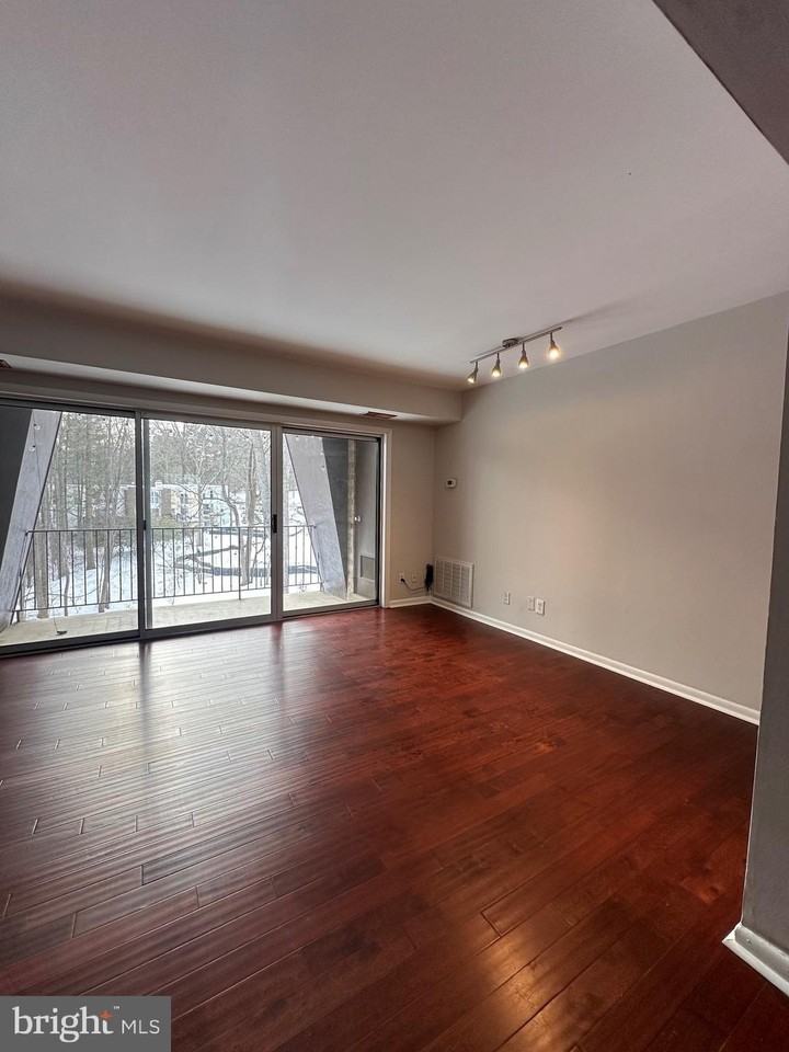 11625 Vantage Hill Rd Unit 22b #22B - Photo 7 of 18