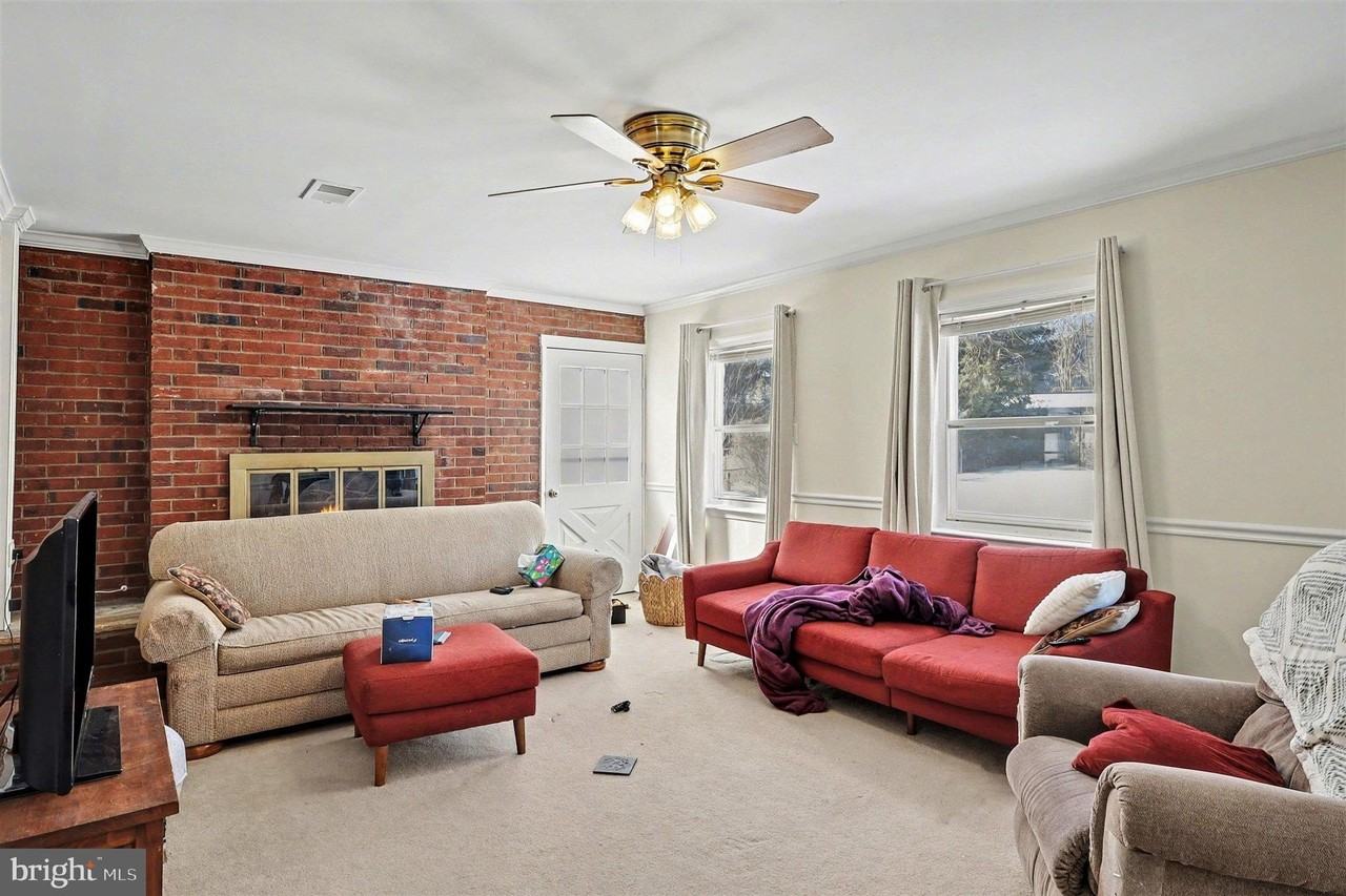 1828 Olmstead Dr - Photo 6 of 31