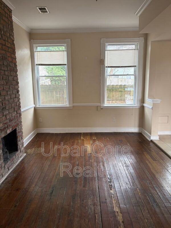 2410 Cedar St - Photo 2 of 29