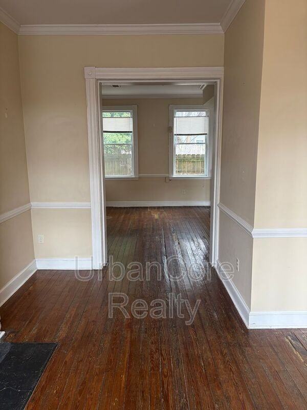 2410 Cedar St - Photo 3 of 29