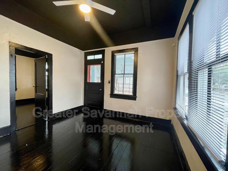 2221 Harden St - Photo 3 of 16