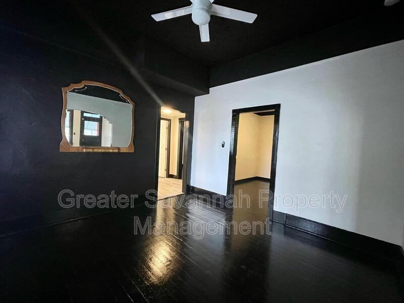 2221 Harden St - Photo 4 of 16