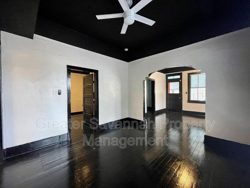 2221 Harden St - Photo 5 of 16