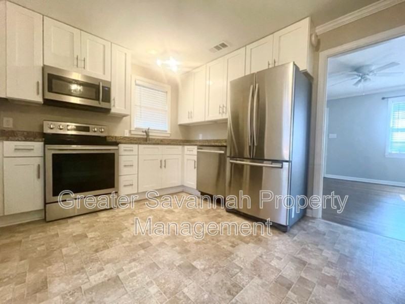 2114 E 62nd St - Photo 6 of 18