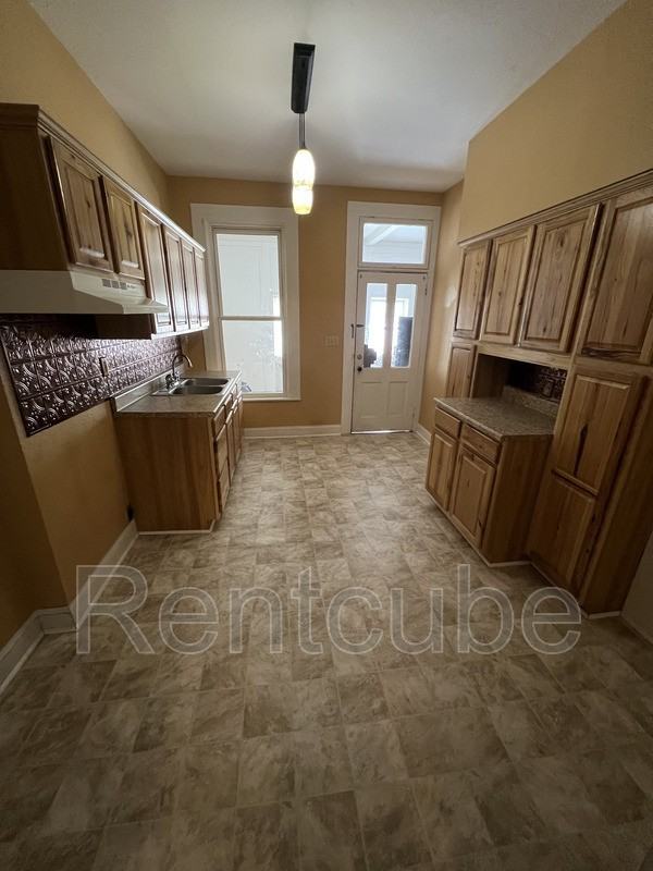 1131 Main St #2 - Photo 4 of 10