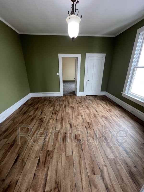 1131 Main St #2 - Photo 7 of 10