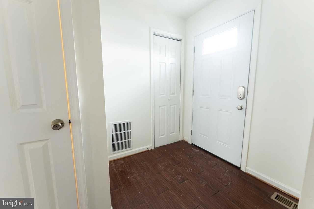 7426 Rhondda Dr - Photo 4 of 49