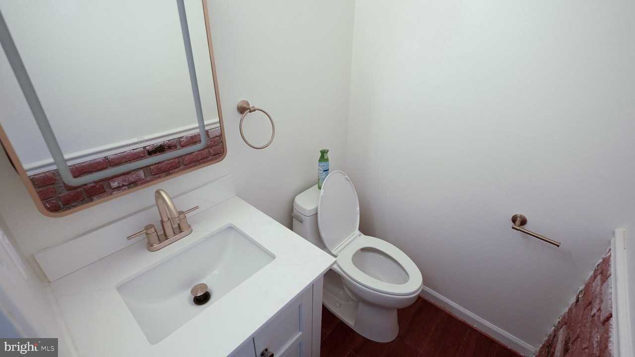 7426 Rhondda Dr - Photo 5 of 49