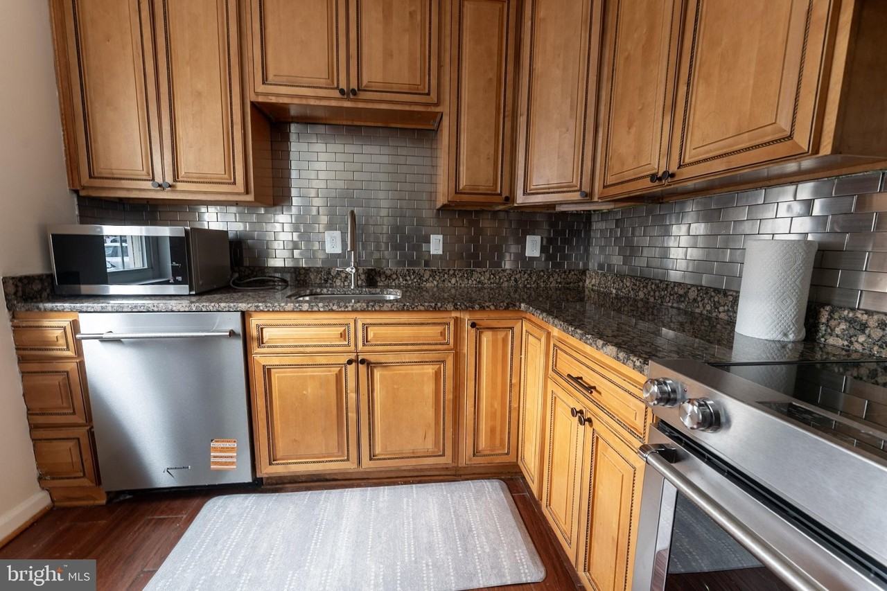 7426 Rhondda Dr - Photo 6 of 49