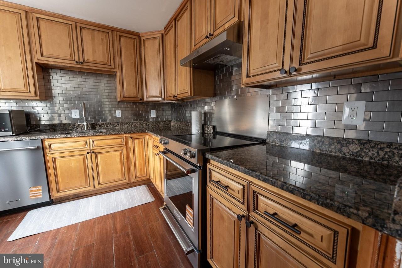 7426 Rhondda Dr - Photo 7 of 49