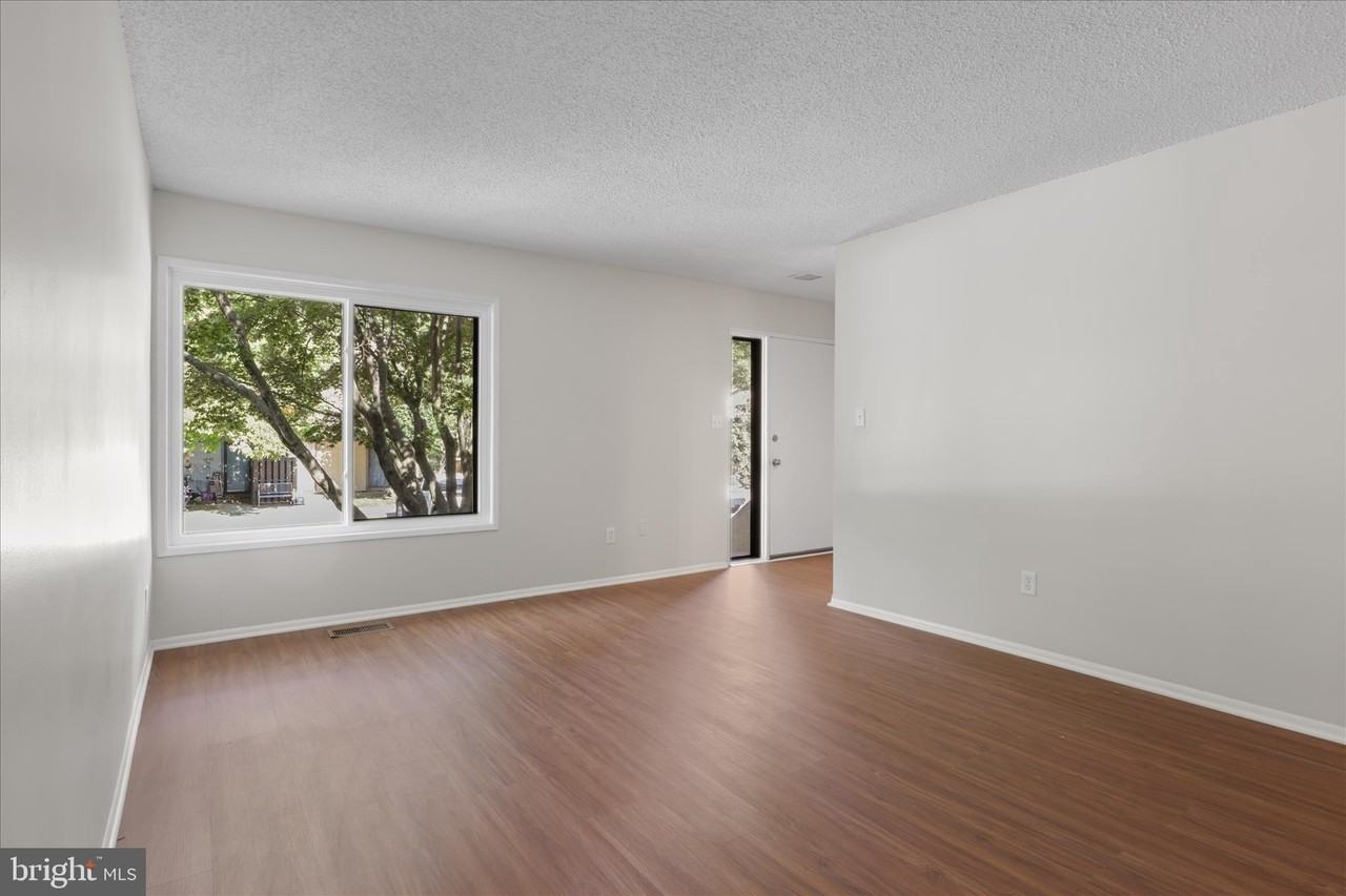 2208 Cartwright Pl - Photo 6 of 37