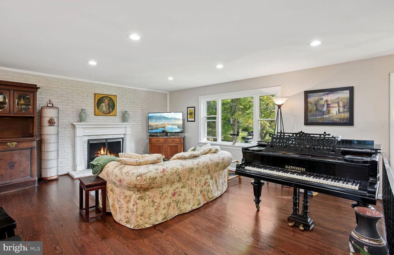 6542 Hitt Ave - Photo 4 of 20