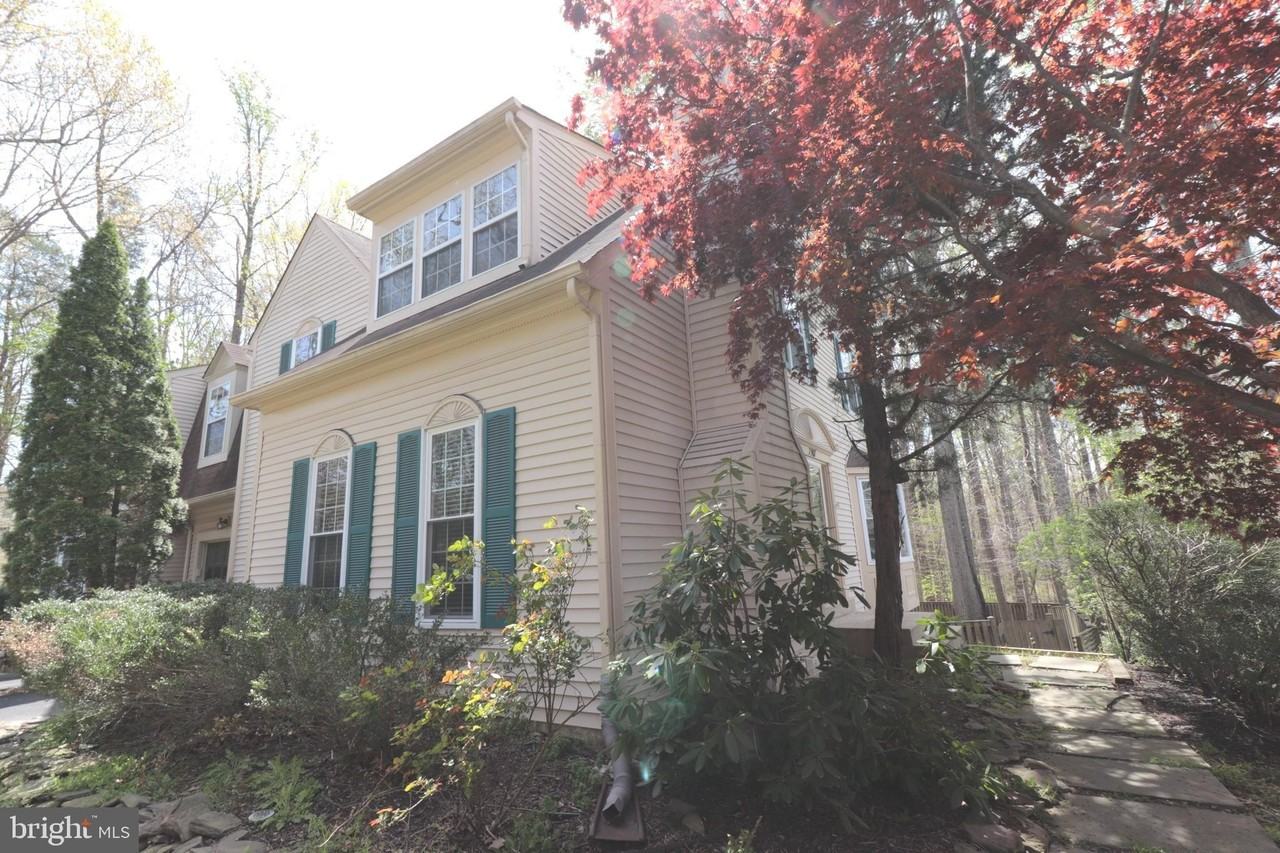 7907 Gambrill Ct - Photo 3 of 35