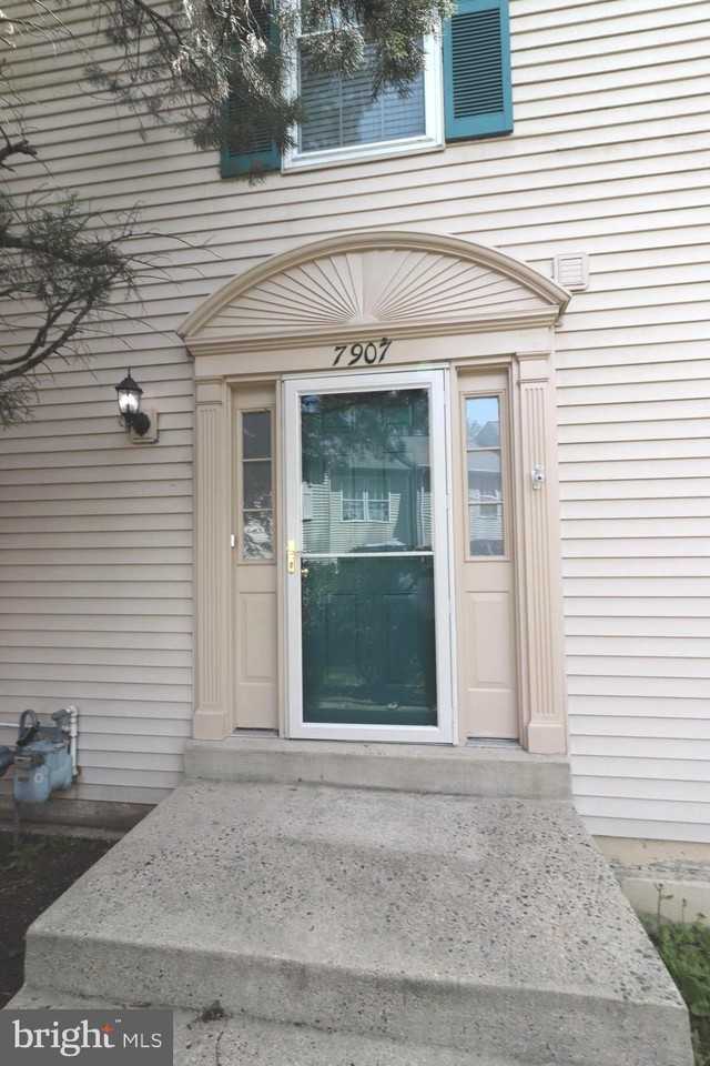 7907 Gambrill Ct - Photo 4 of 35