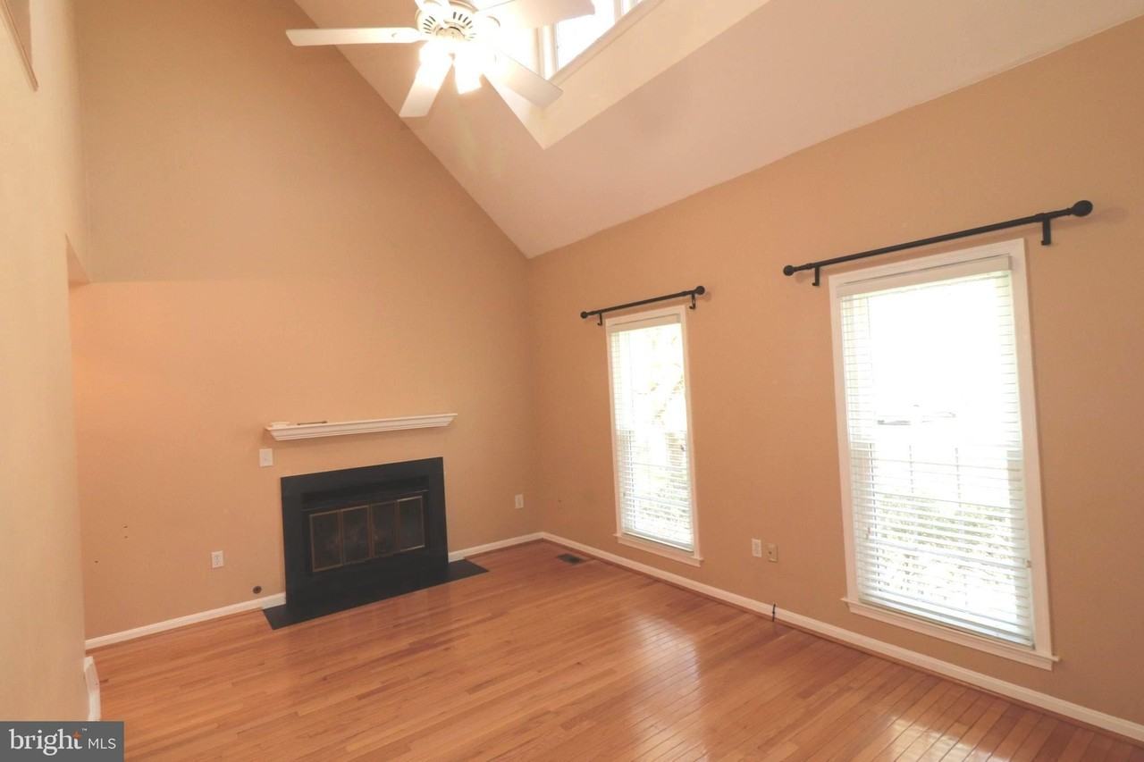 7907 Gambrill Ct - Photo 7 of 35