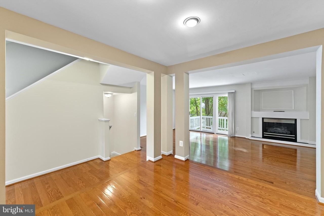 12081 Edgemere Cir - Photo 7 of 36