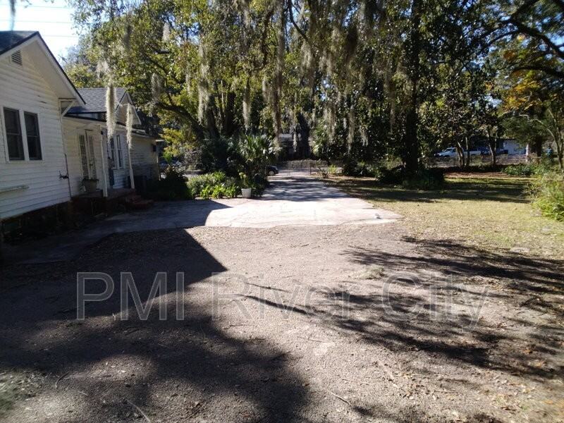 453 Arlington Rd N - Photo 2 of 12