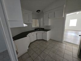 featured image of 3230 Ridgeland Dr #1