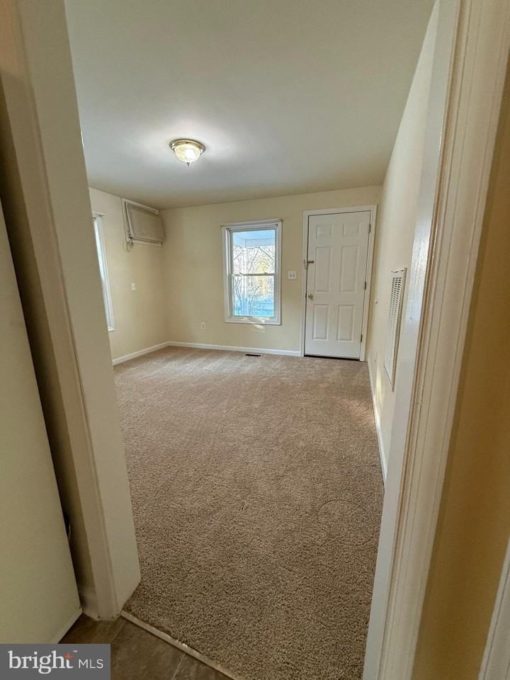 10032 Kings Hwy - Photo 3 of 12