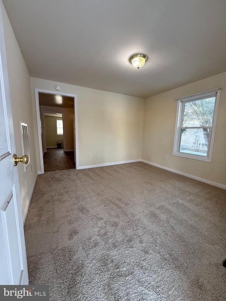 10032 Kings Hwy - Photo 4 of 12