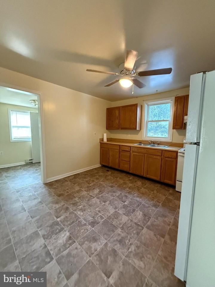 10032 Kings Hwy - Photo 5 of 12